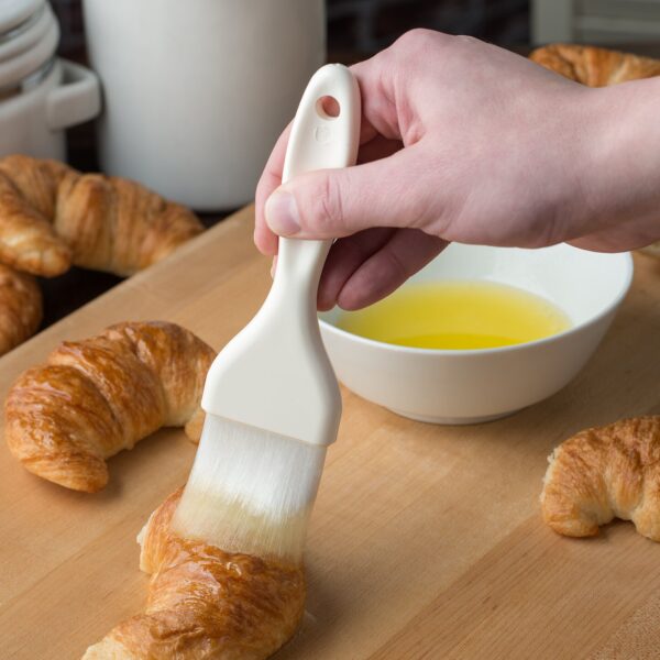 CARLISLE 4039102 - Galaxy™ Pastry Brush 2" - White - Image 2